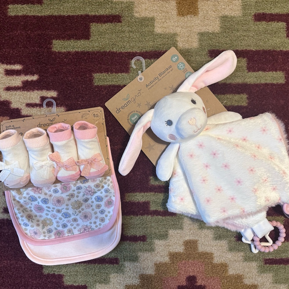 Dreamgro Baby Bib and Blankie Set